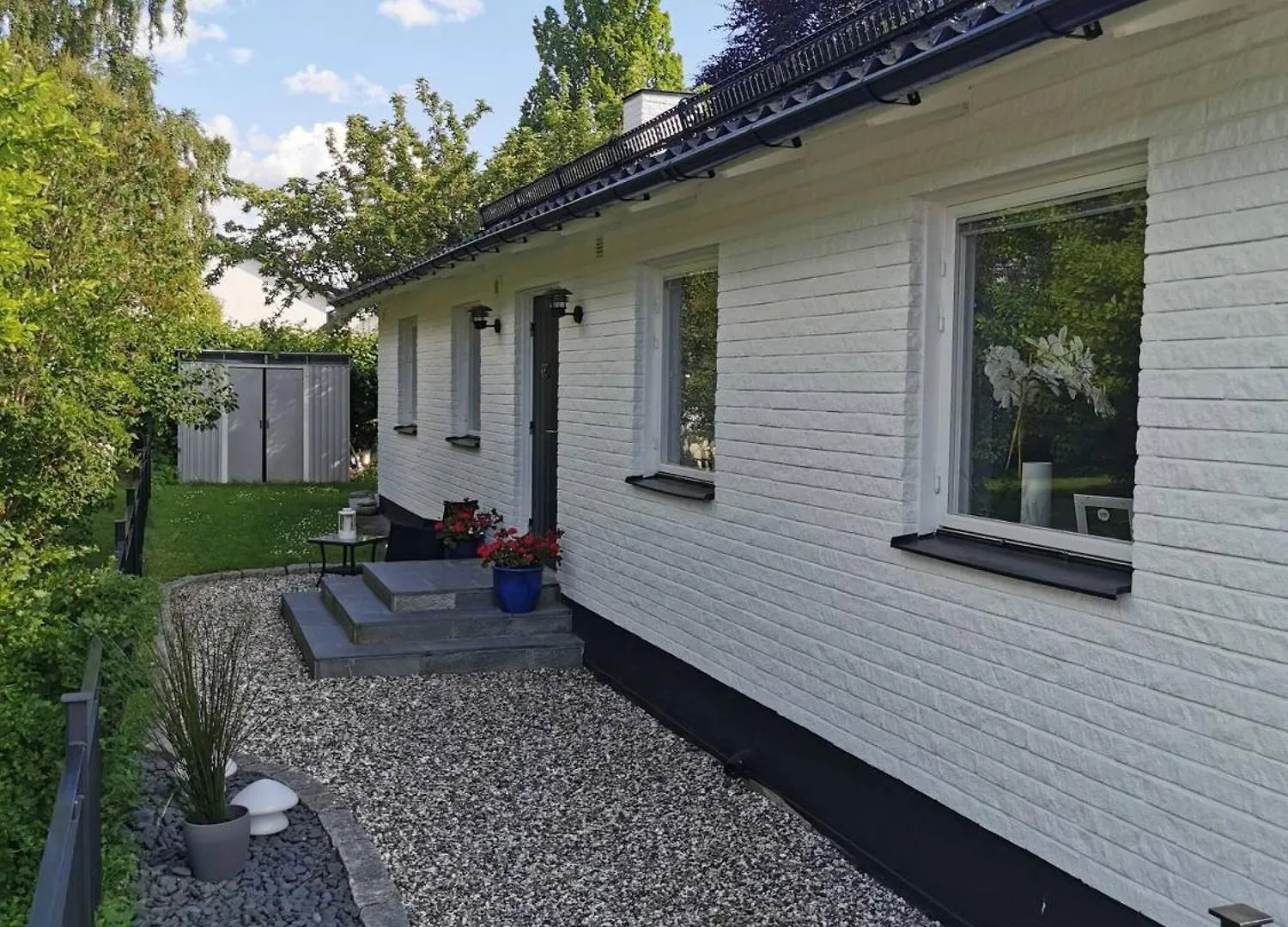Nice Villa With Sunny Terrace, Smaller Pool Jumping-Pad Stockholm 0*,